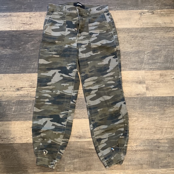 Express Camo Pants. Size 4. - Picture 4 of 6
